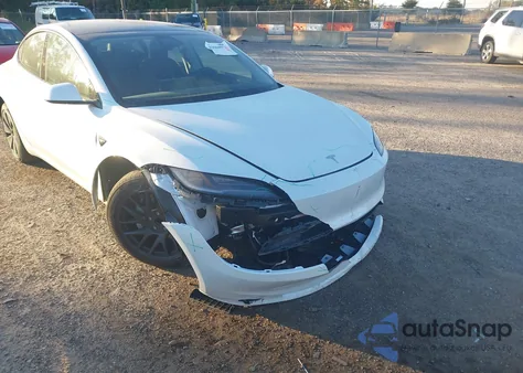 2025 Tesla Model 3 Long Range Rear-Wheel Drive/Standard z USA, uszkodzony, nr VIN 5YJ3E1EA3SF073311